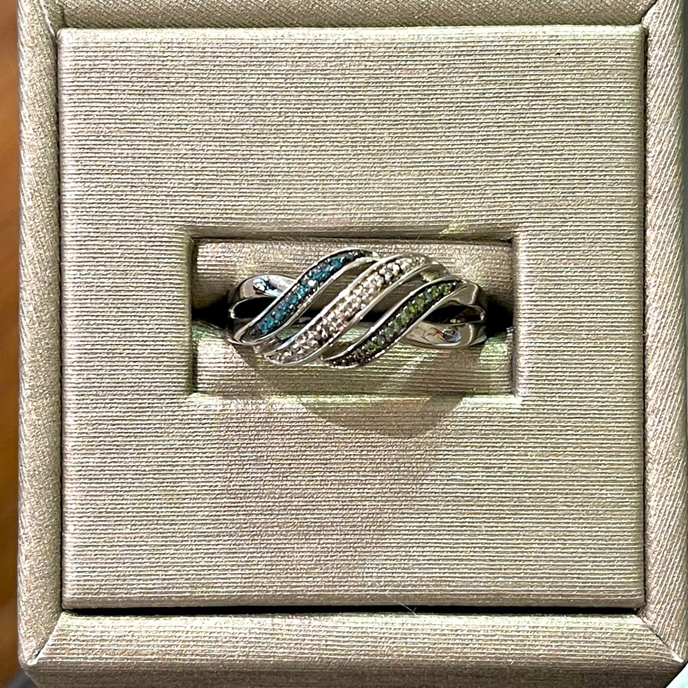 .925 green, white, and blue diamond ring